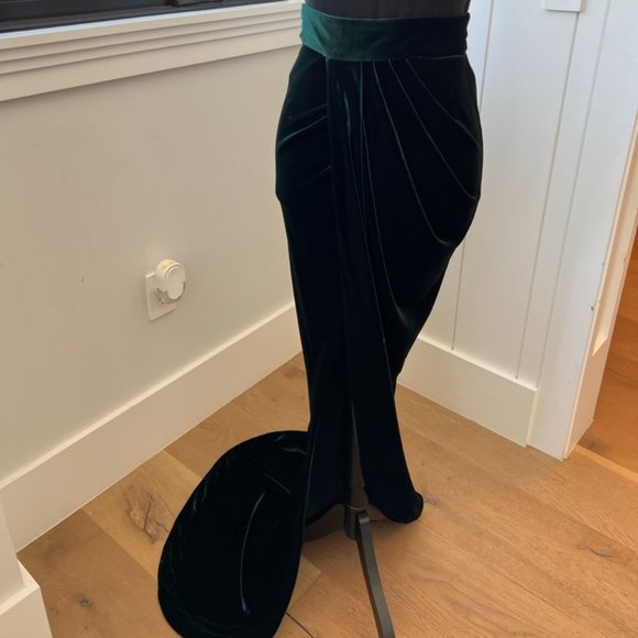 House of CB long emerald velvet skirt - Picture 2 of 5